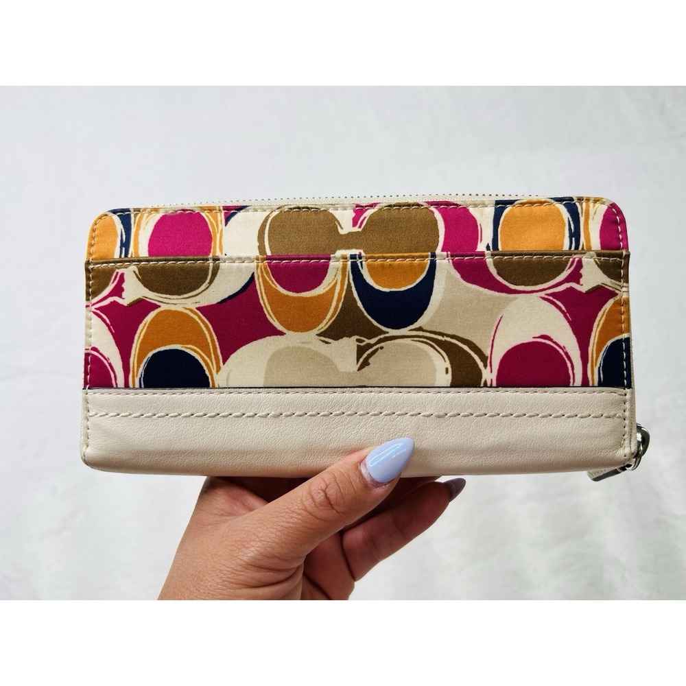 Coach Womens Signature Satin Multicolor RARE Zip‎ Wallet Holds 16 Credit Cards - Picture 3 of 13